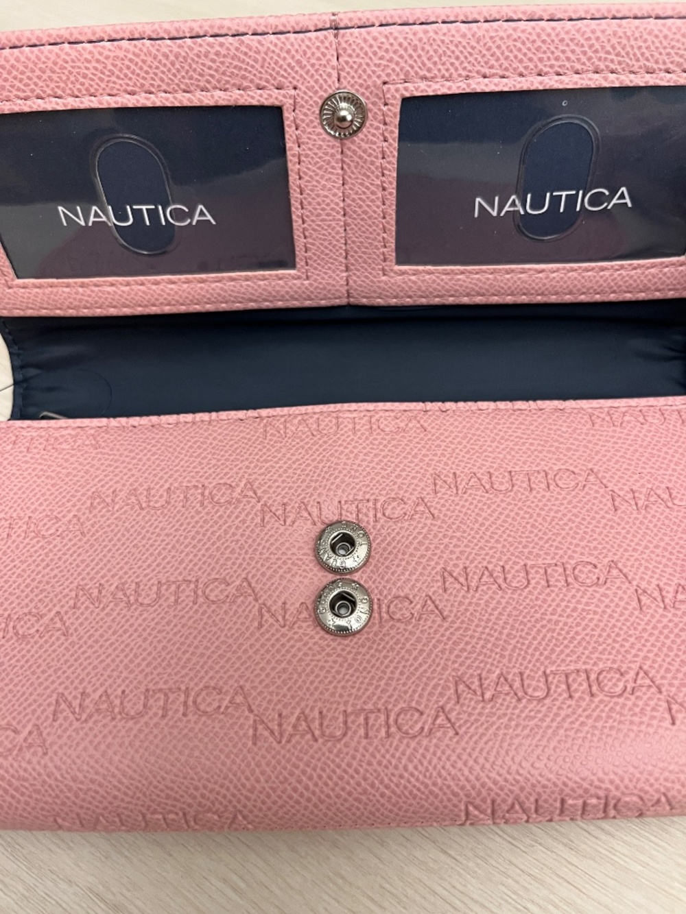 New Nautica Woman’s Pick Wallet - Picture 3 of 13